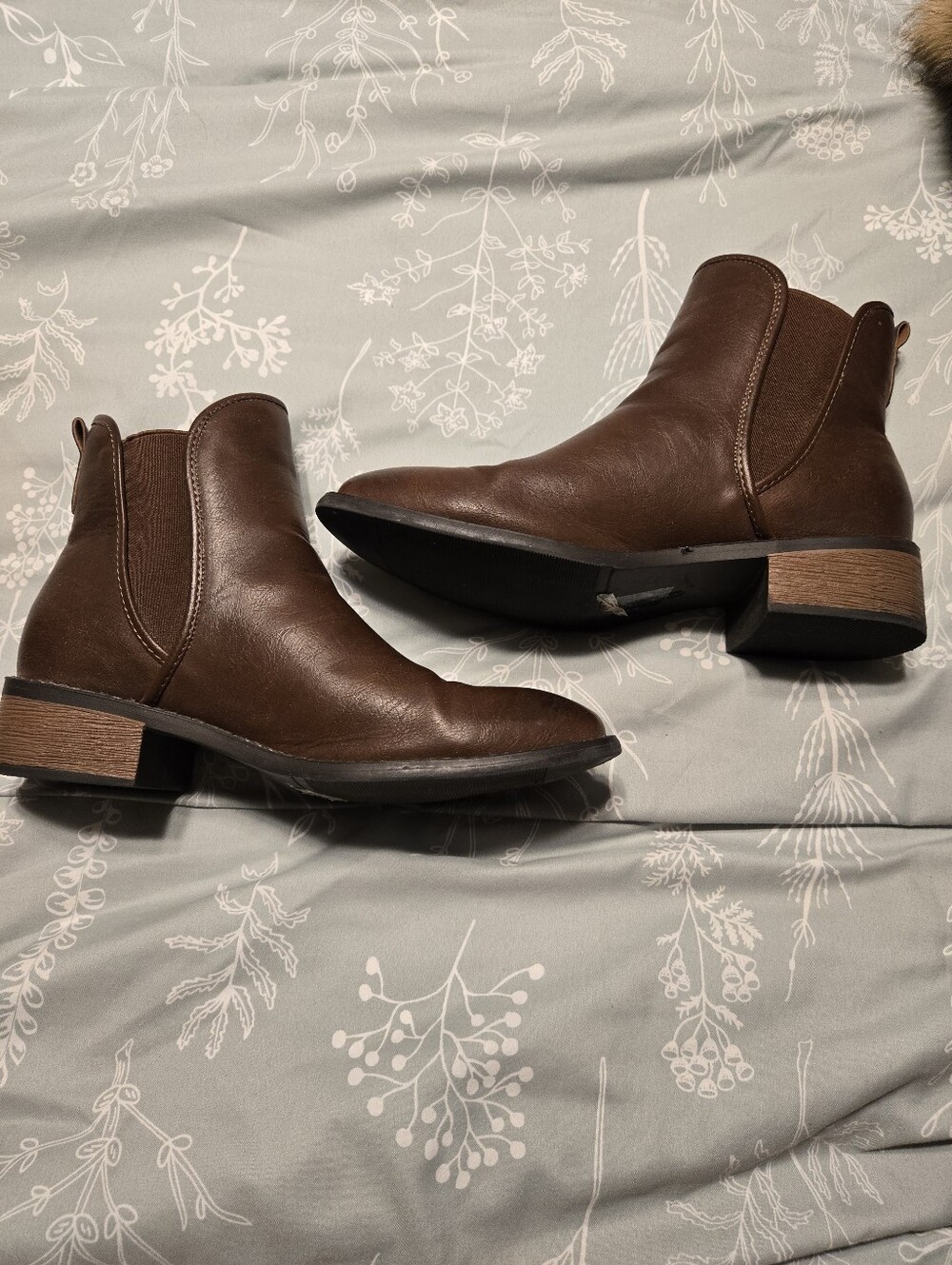 Pierre Dumas Women's Brown Leather Chelsea Ankle Boots